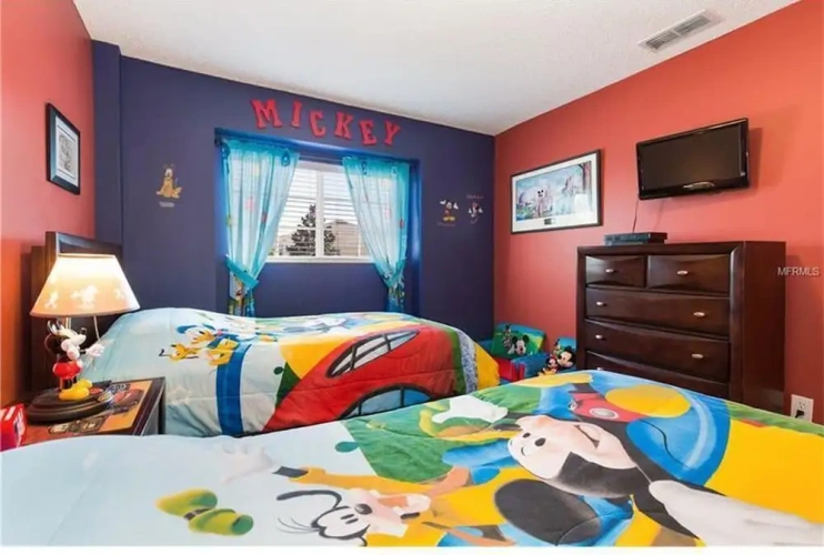5 Bedrooms Villa