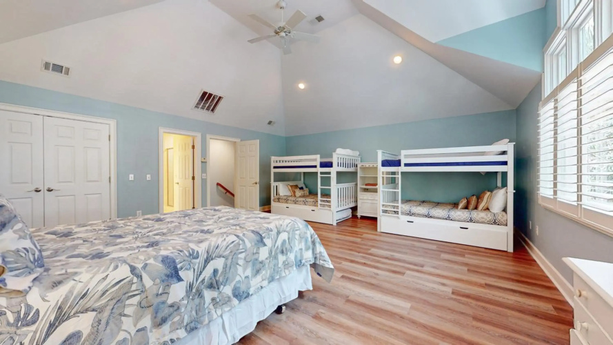 1 Troon Dr