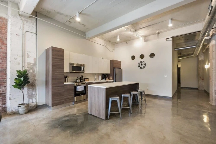 3 Bedrooms Apartment