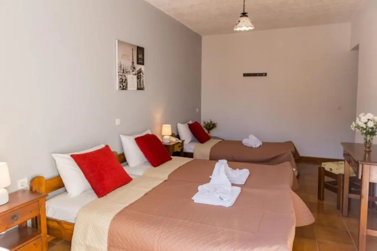 Standard Triple room