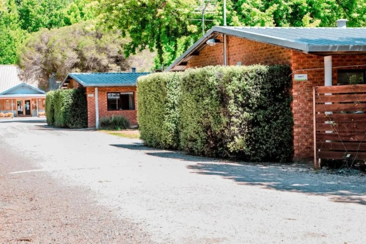 2 Bedrooms Bungalow