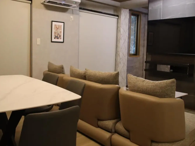 3 Bedrooms Apartment