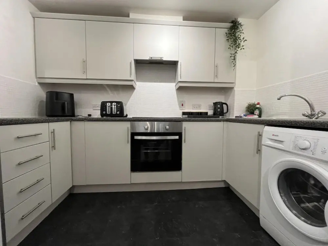 Modern Spacious Apartment in Private Grounds