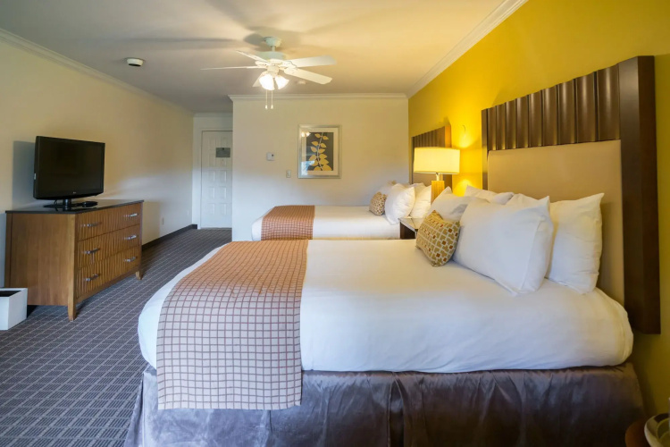 Half Moon Bay Lodge