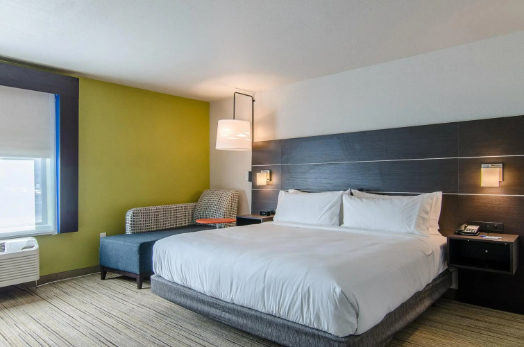 Holiday Inn Express & Suites Atchison by IHG
