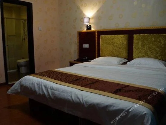 100 Chain Hotel