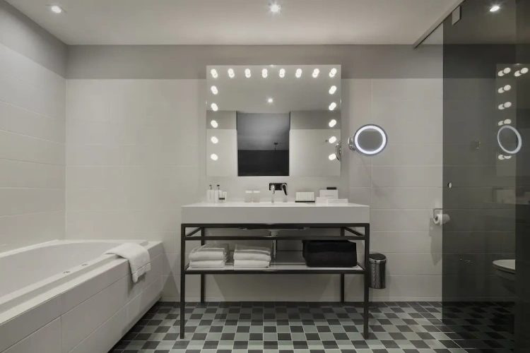 Suite with balcony