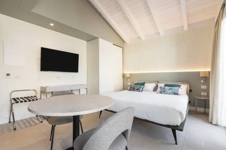 Karalin Sonnino Suites