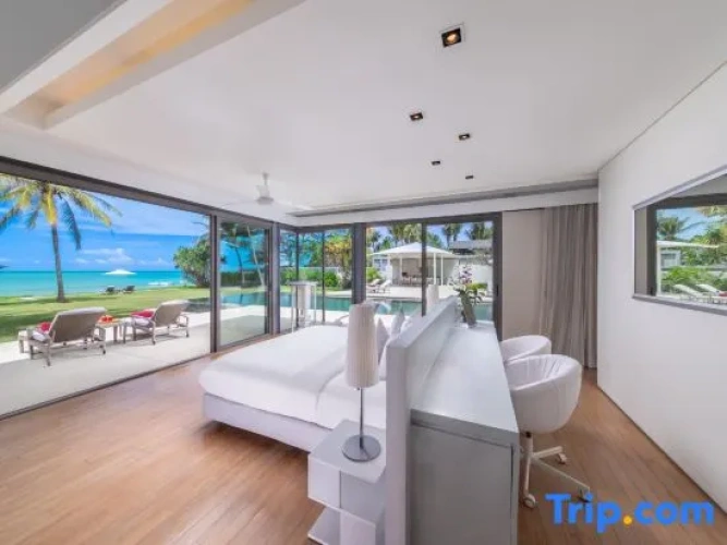 6 Bedrooms Villa