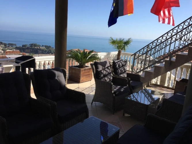 2 Bedrooms Comfort Apartment with balcony and with sea view