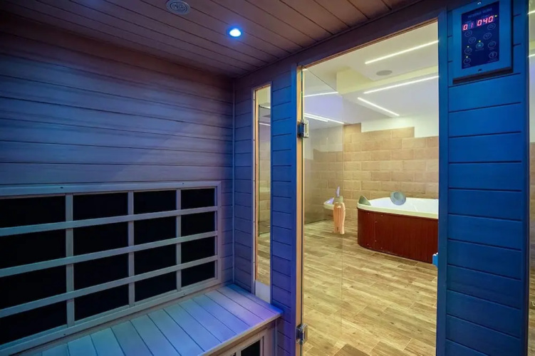 Sundeck Hotel & Spa