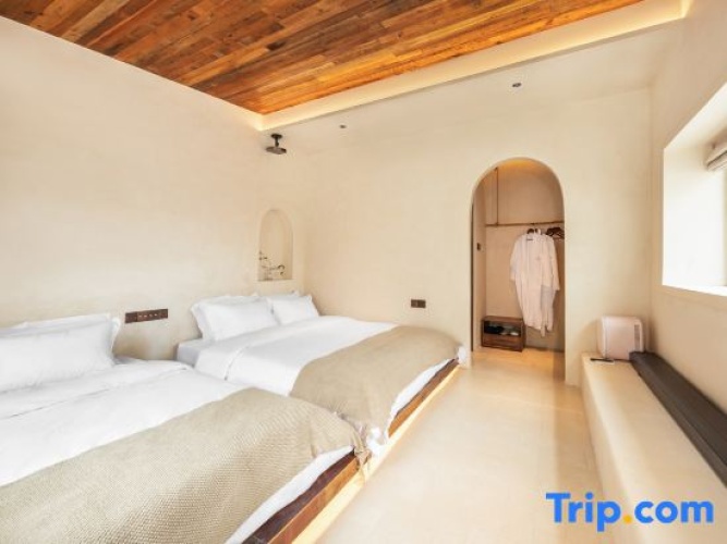 Standard Twin room with sea view