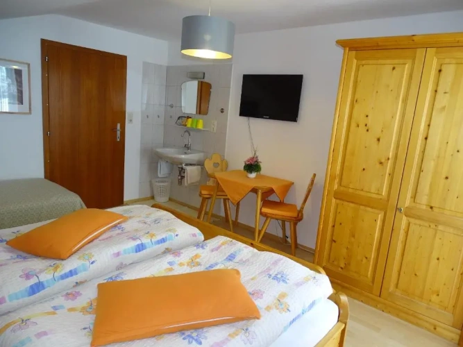 Standard Triple room
