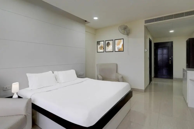 Poolside Retreat Near Sathyabama Chennai