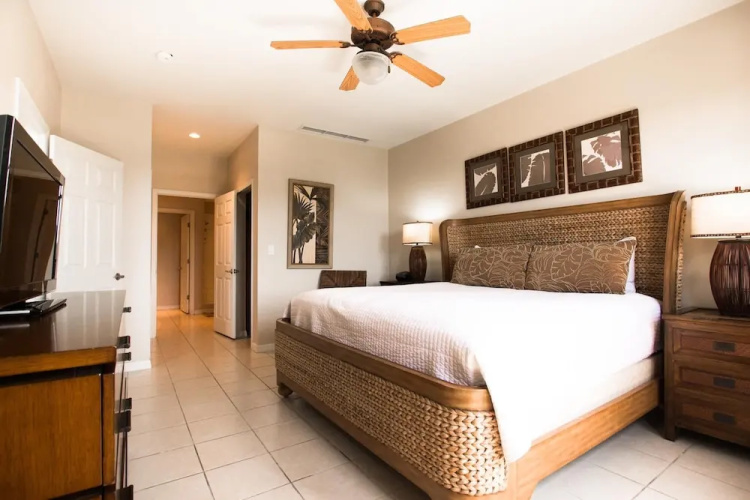 3rd-floor 2-bedroom Condo With Ocean View
