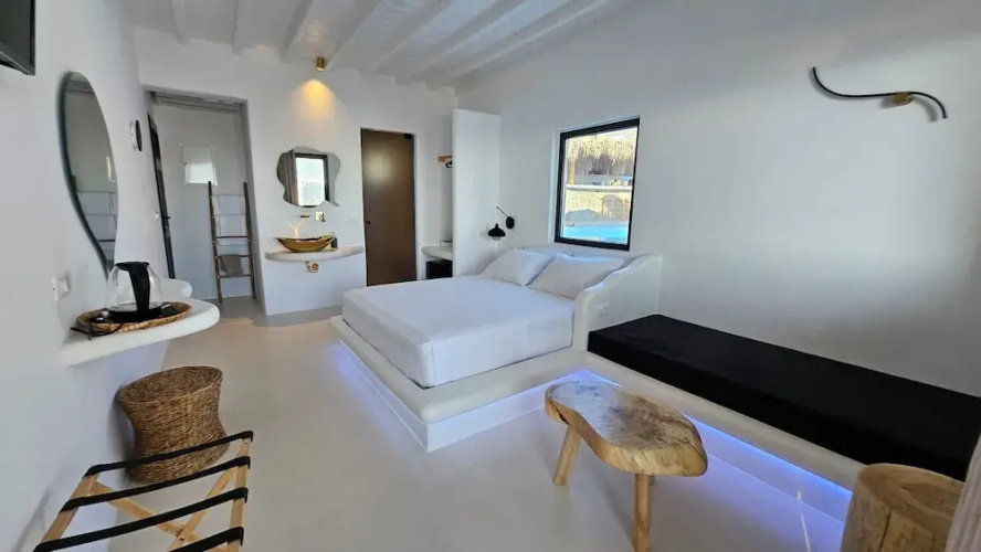 Elli Tropical Suites