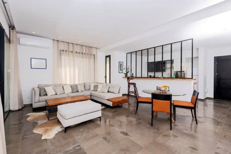 2 Bedrooms Apartment