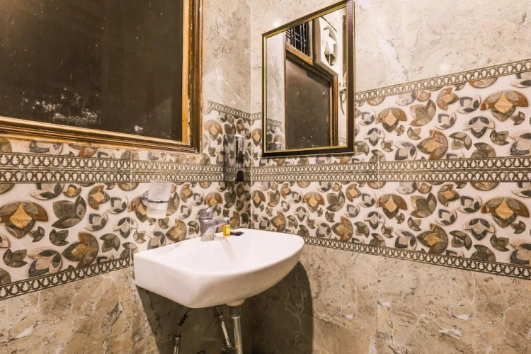 FabExpress Star Guest House
