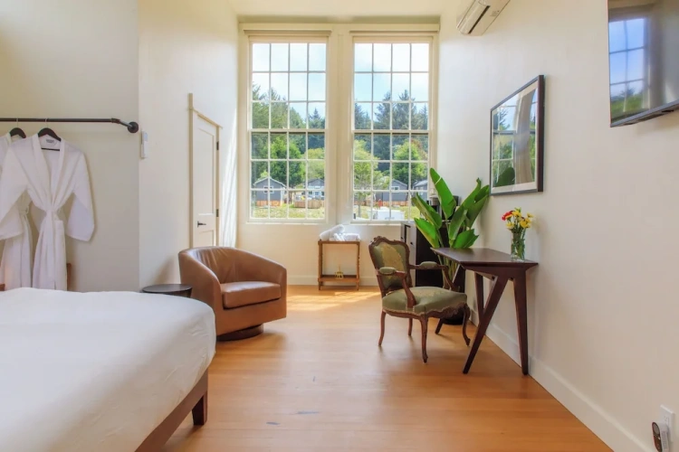 Deluxe Single room with partial ocean view