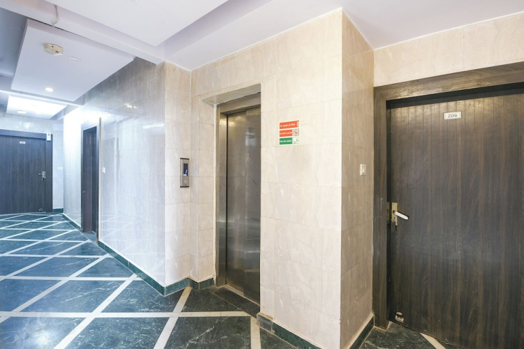 Fabhotel Vishesh Continental
