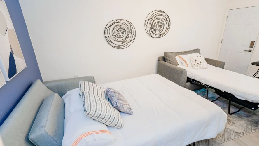 1 BR APT 6min walk Miami Beach Kitchen 02
