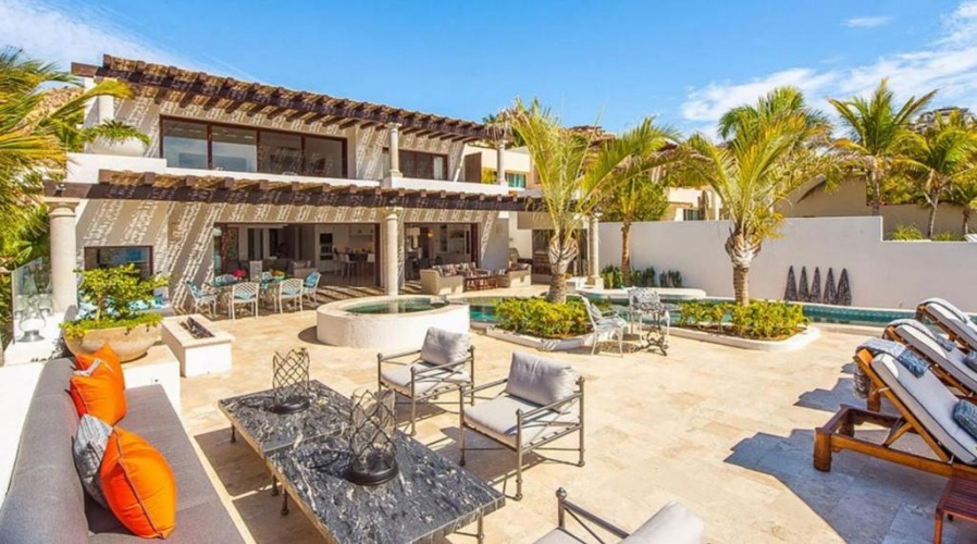 5 Bedrooms Villa