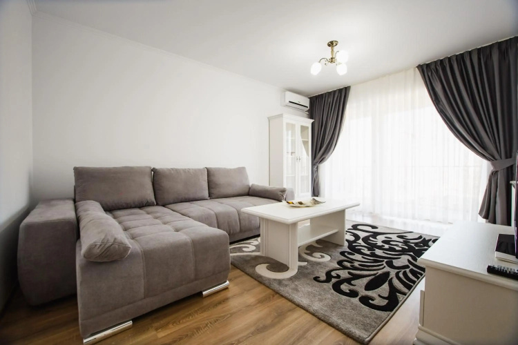 Bright & Elegant Central Apartment