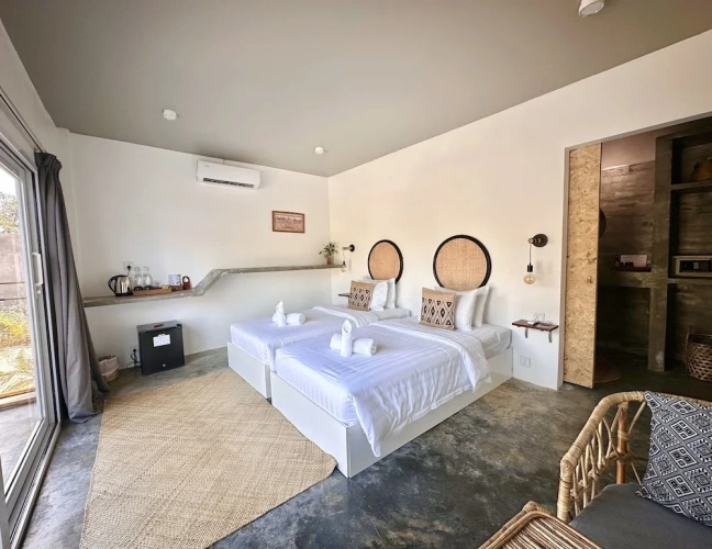 Standard Twin room with garden view