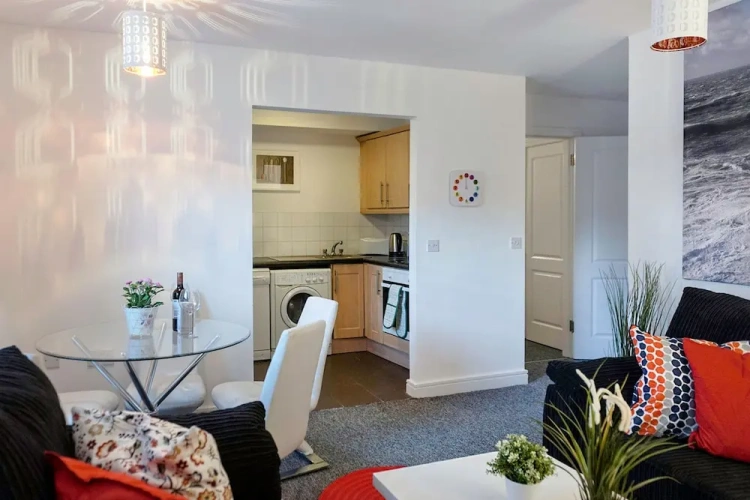 3 Bedrooms Apartment