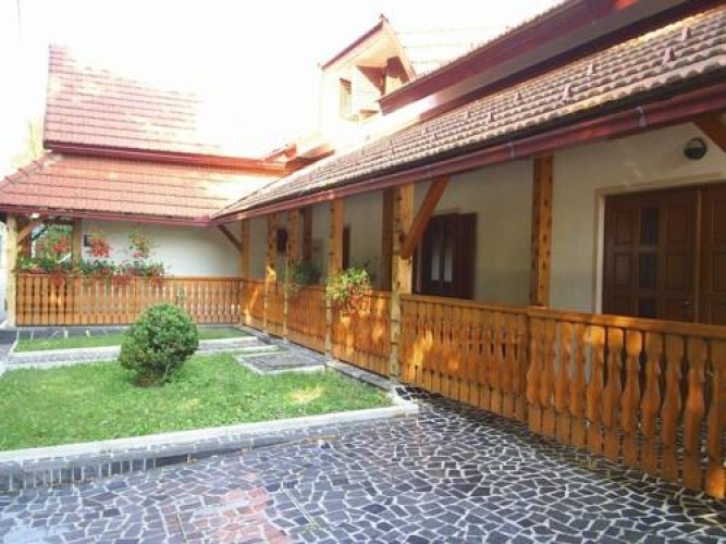 Green Lakes House