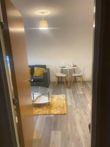 #305 1 Bedroom Serviced apartment -free parking