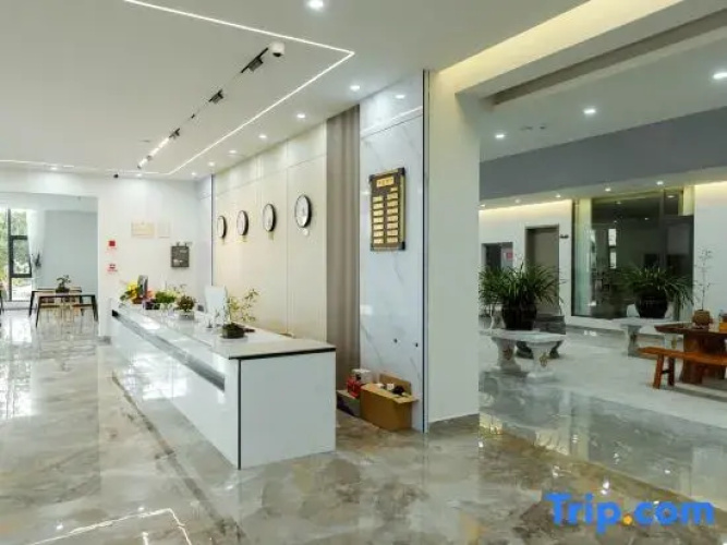 Jiujiu Holiday Hotel