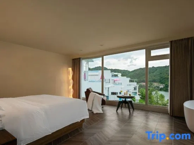 3 Bedrooms Suite with view