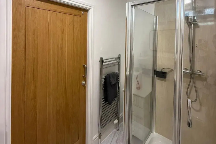 1 Bed Flat - Sleeps 2 - Parking - Wifi