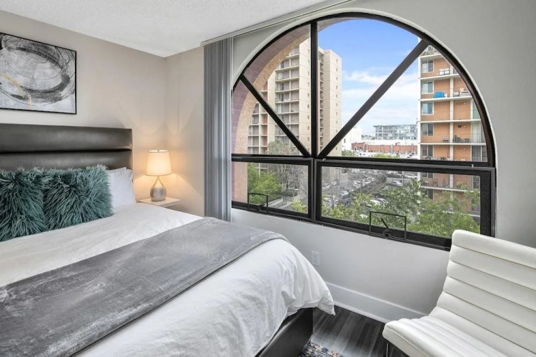 Corporate Suites at Archstone Harborview