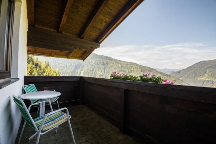 1 Bedroom Standard Triple room with balcony and with mountain view