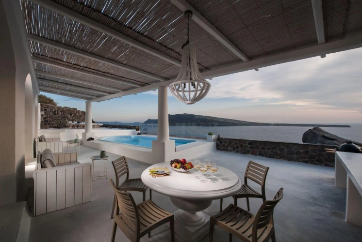 2 Bedrooms Villa