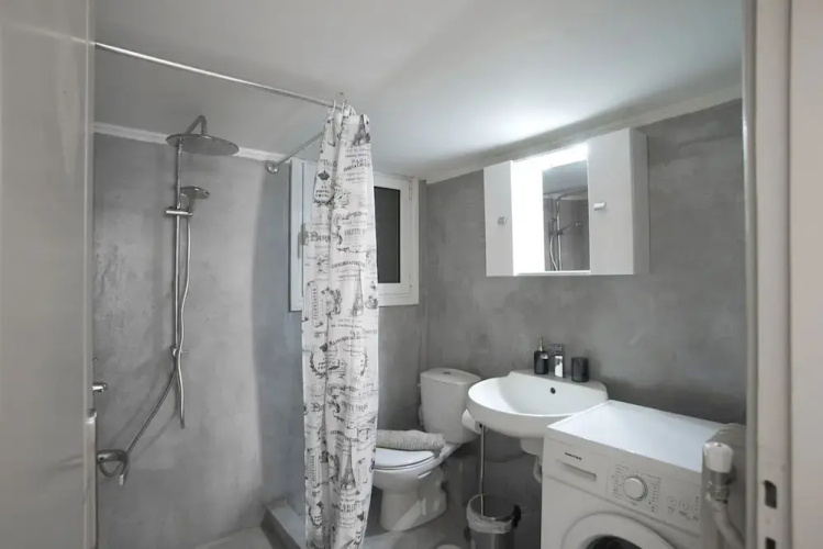 Baroness Apartment in Piraeus