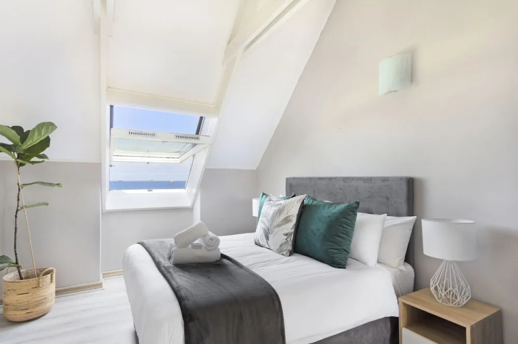 Dolphin Beach H301