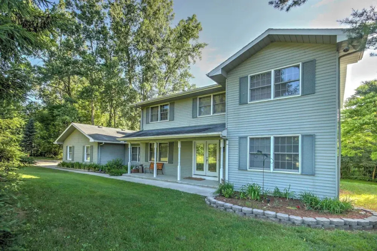 Private Plymouth Hideaway - 13 Miles to Ann Arbor!