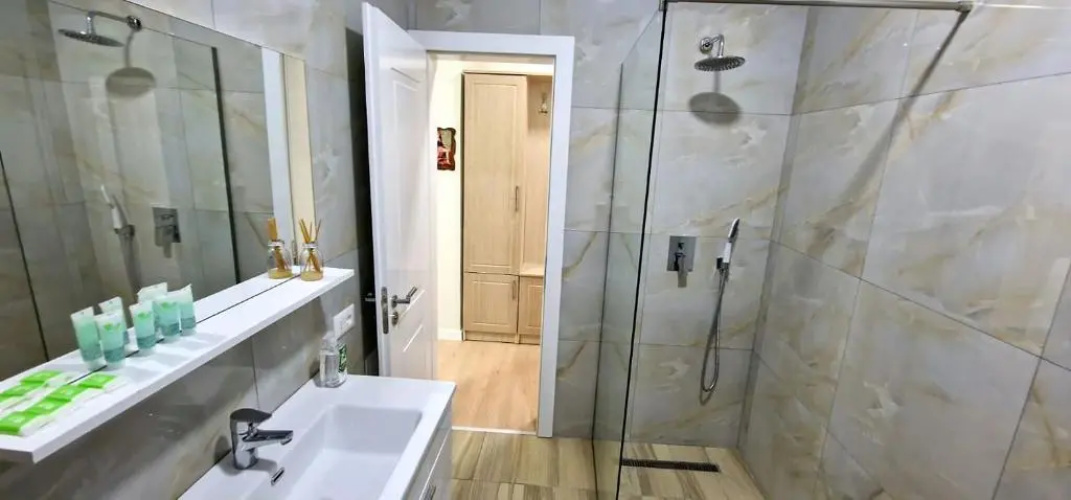Luxury Apartment 4