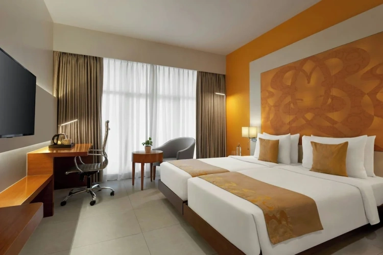 Classic Twin room with city view