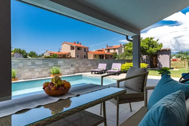 Charming villa Roma with private pool near Pula