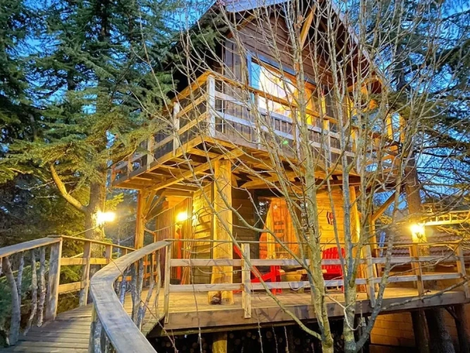 1 Bedroom Family Cottage with balcony and with mountain view