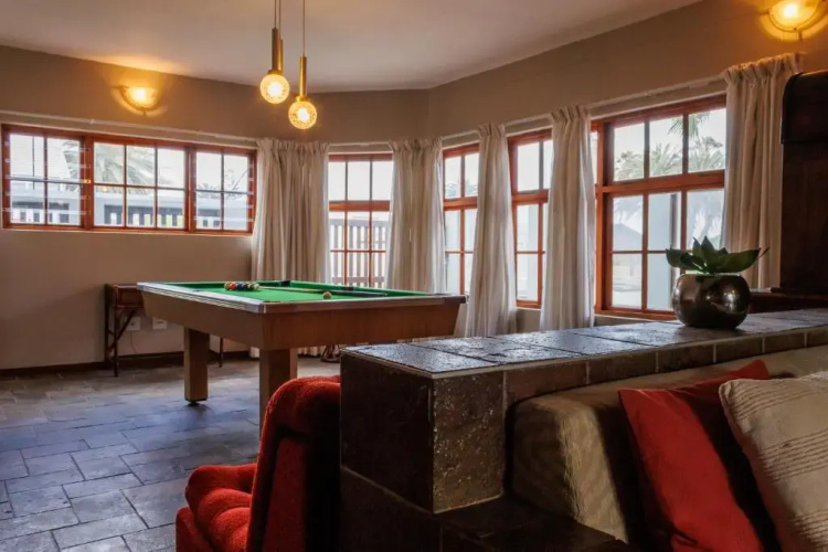 Haus Garnison Bed & Breakfast