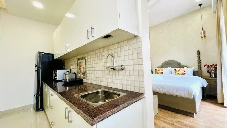 BluO Luxury Stay - Medicity - Balcony, Tub, TT
