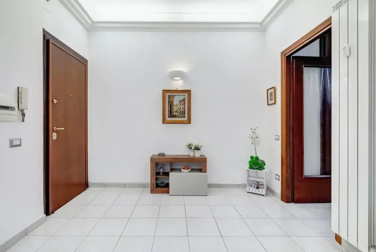 Cozy 2-Bedroom Flat with Balcony