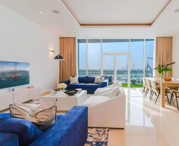 Large waterfront property palm
