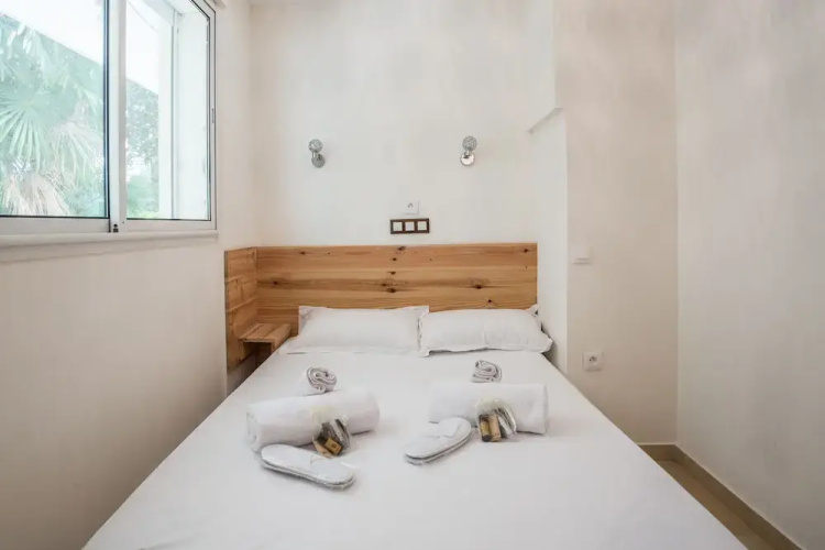 2 BDRM flat with 260m2 garden-Congress/Beaches by Weekome