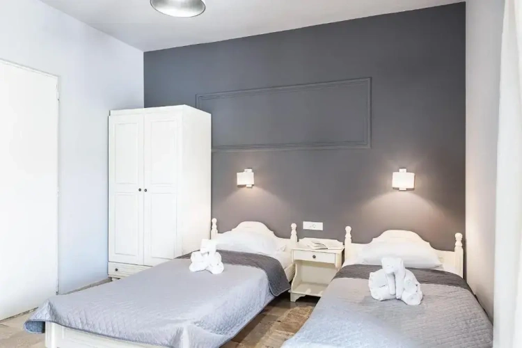 2 Bedrooms Apartment